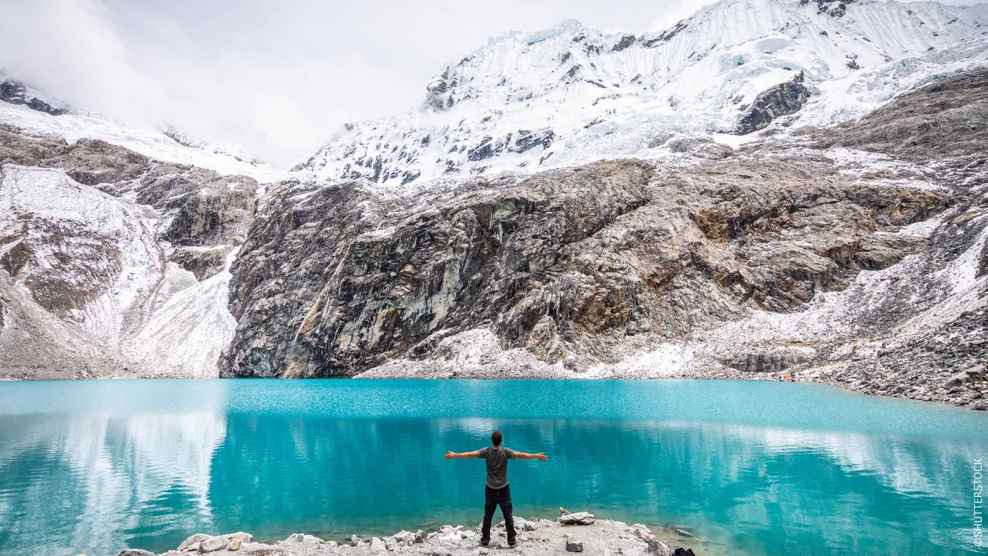 Magnificent view of Laguna 69, Nevado Huascarán