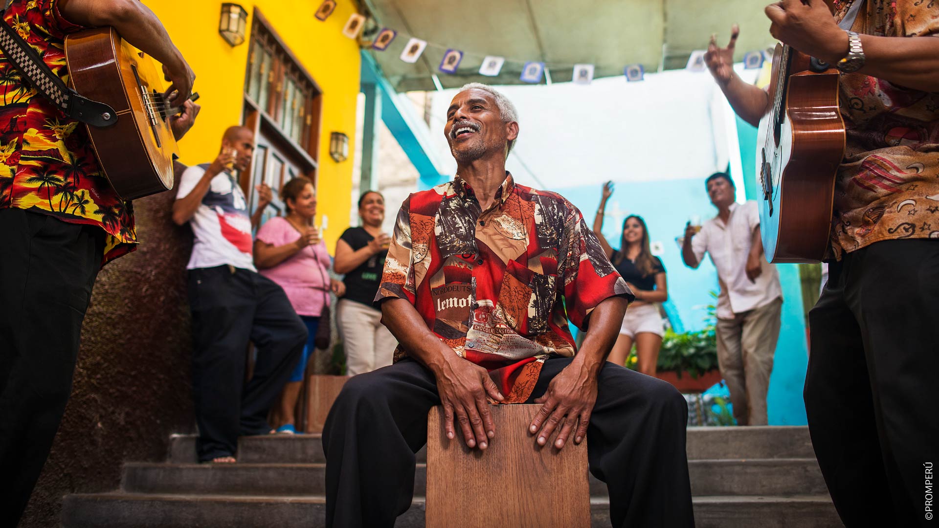 Músicos en peña criolla en Lima. / ©PROMPERÚ