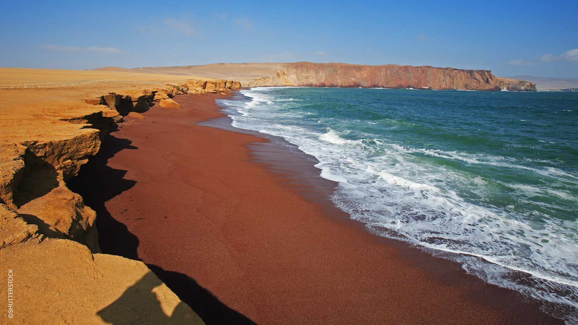 Playa Roja in Paracas National Reserve, Peru. / ©SHUTTERSTOCK