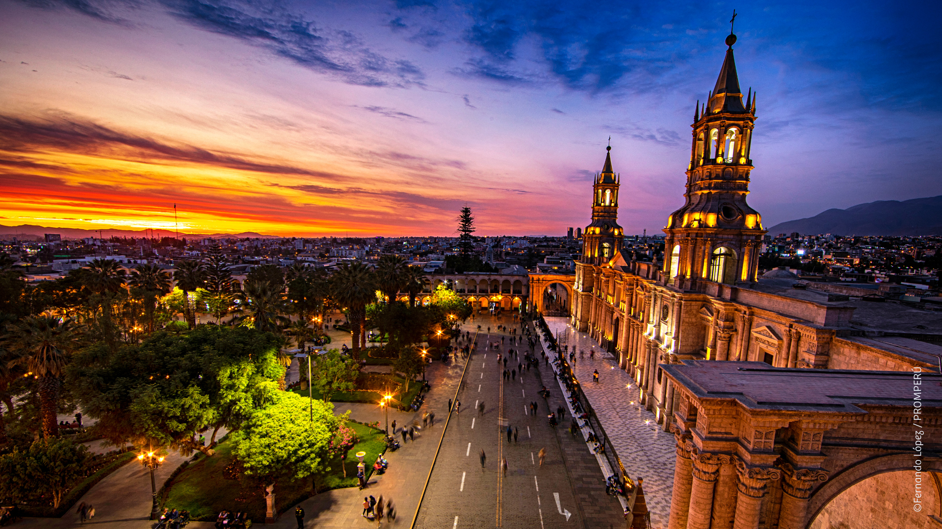 アレキパのアルマス広場と大聖堂