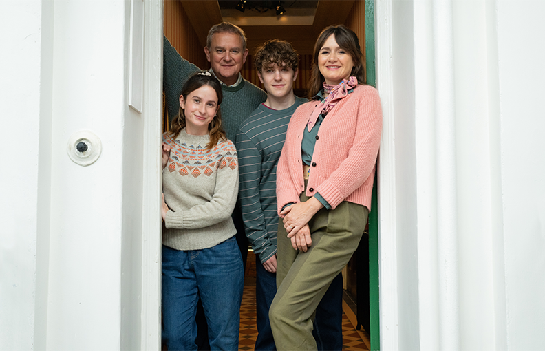 La familia Brown esperando la llegada de Paddington