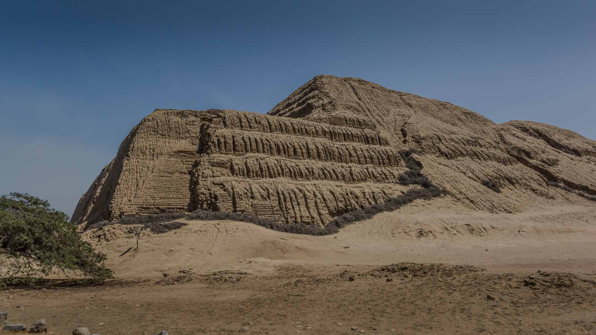 Visit to Huaca del Sol and Luna
