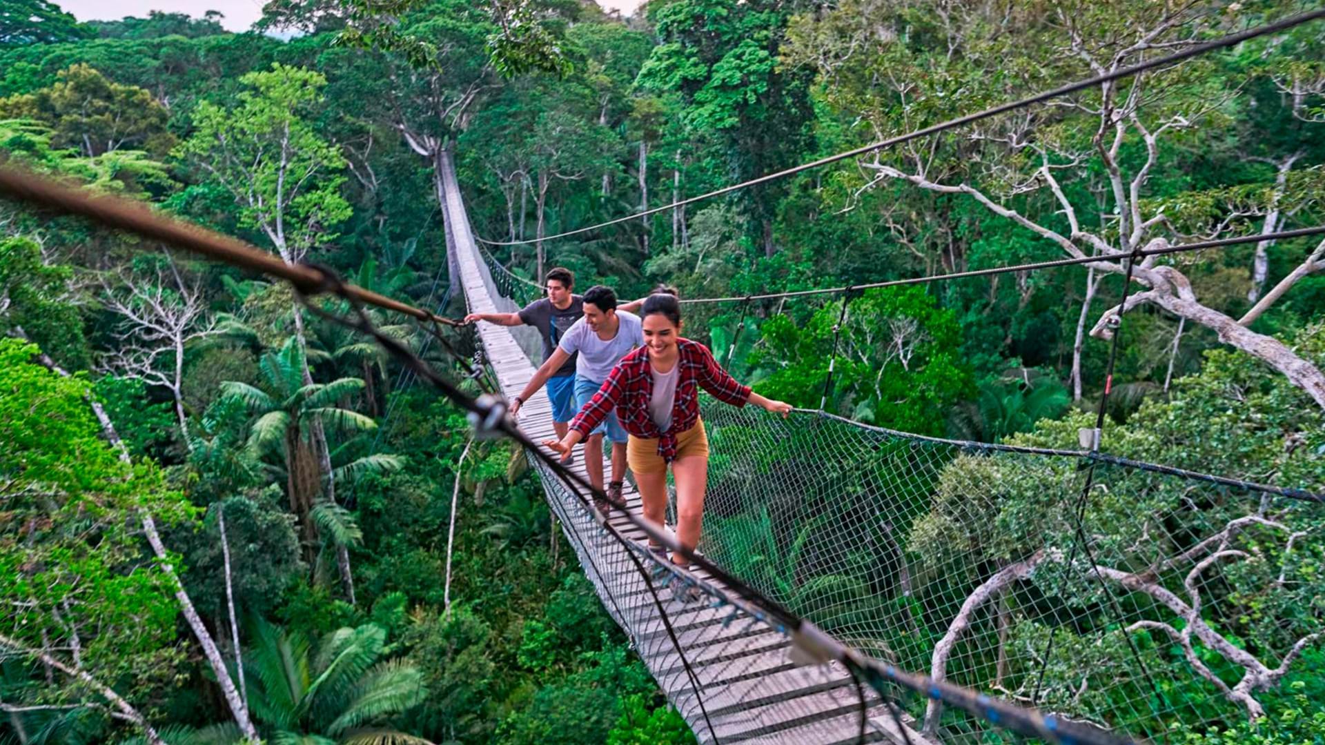 Turistas en la Reserva Nacional Tambopata