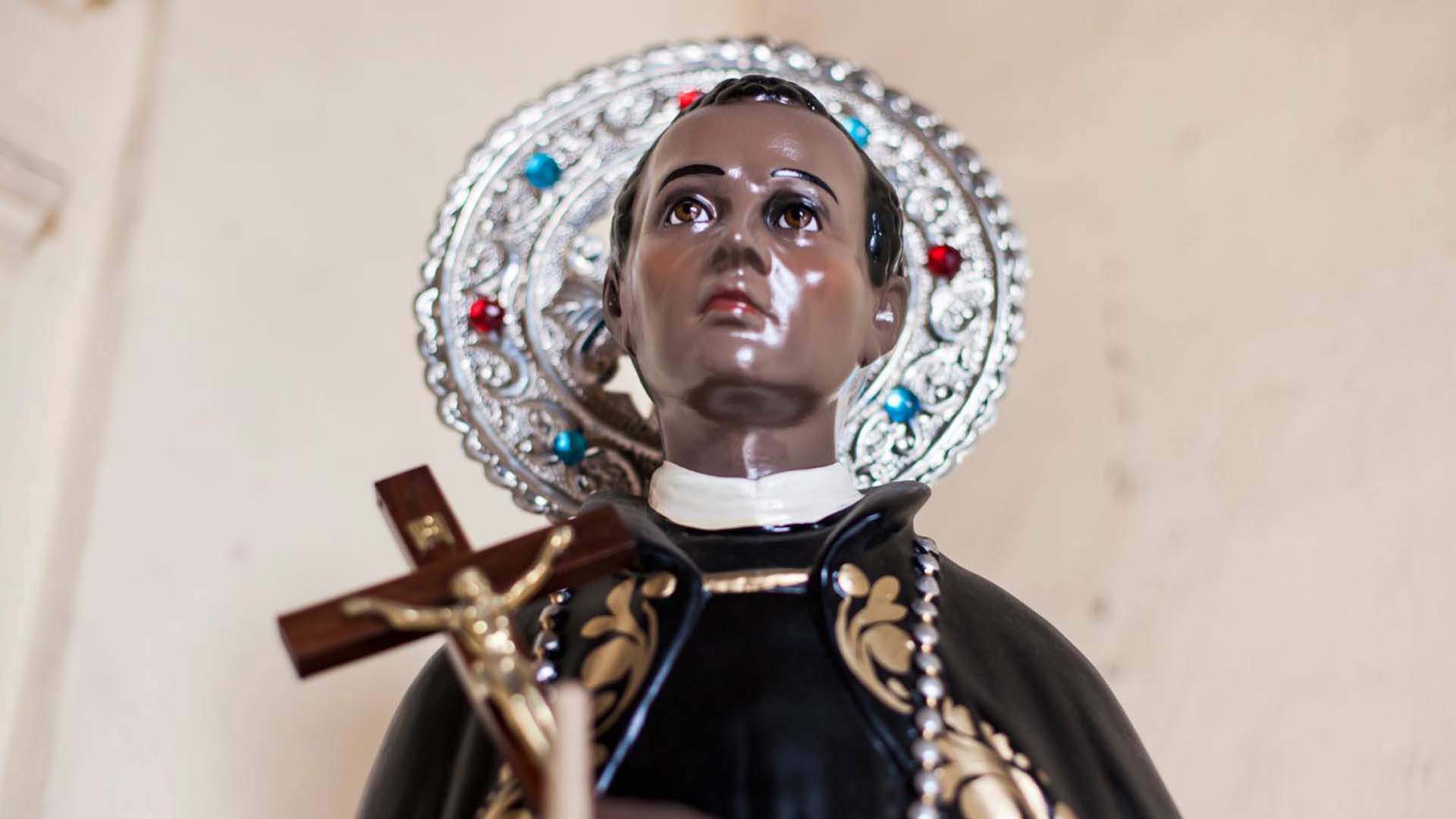 Estatua de San Martín de Porres