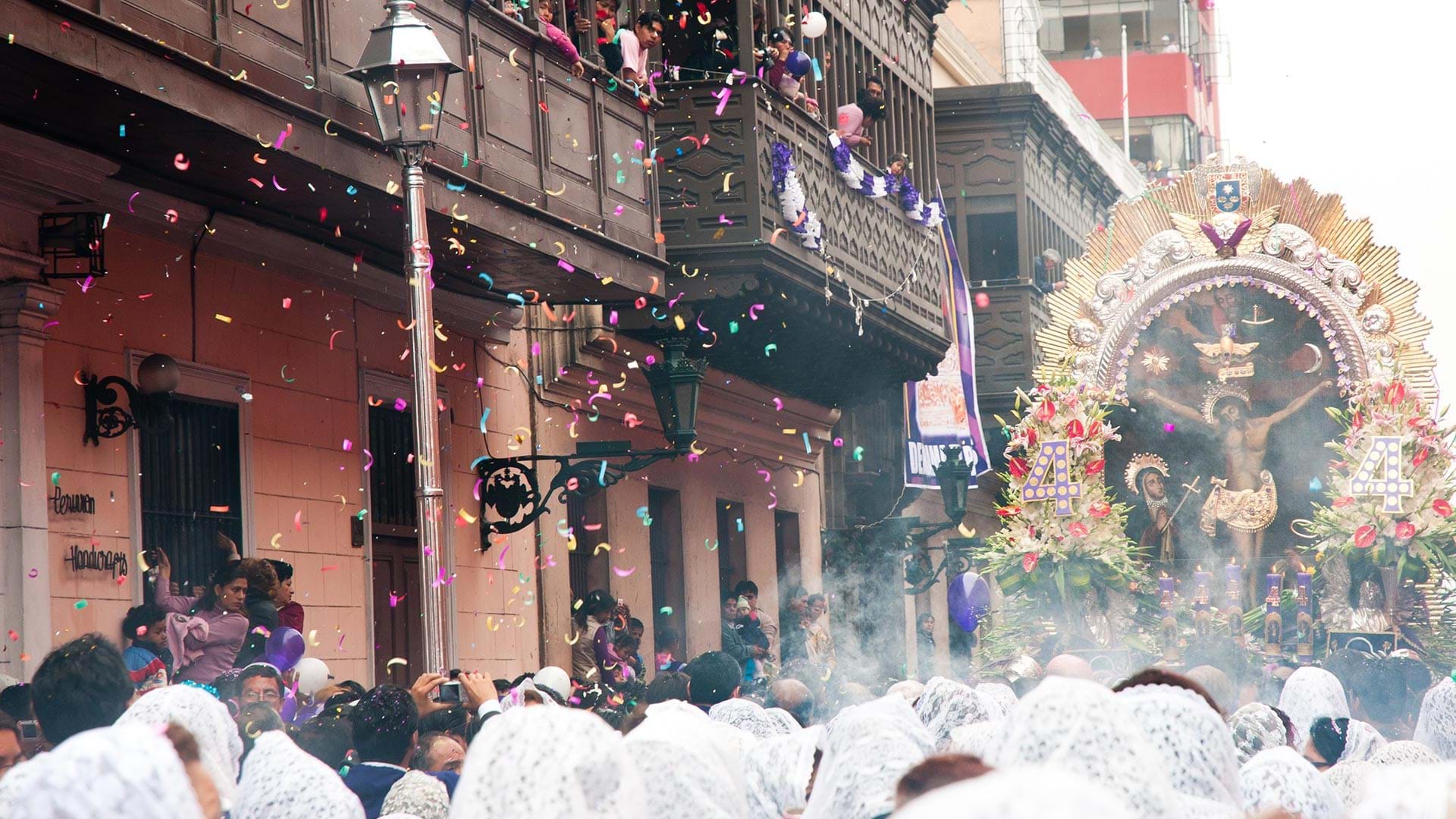 Signore dei miracoli durante la Settimana Santa