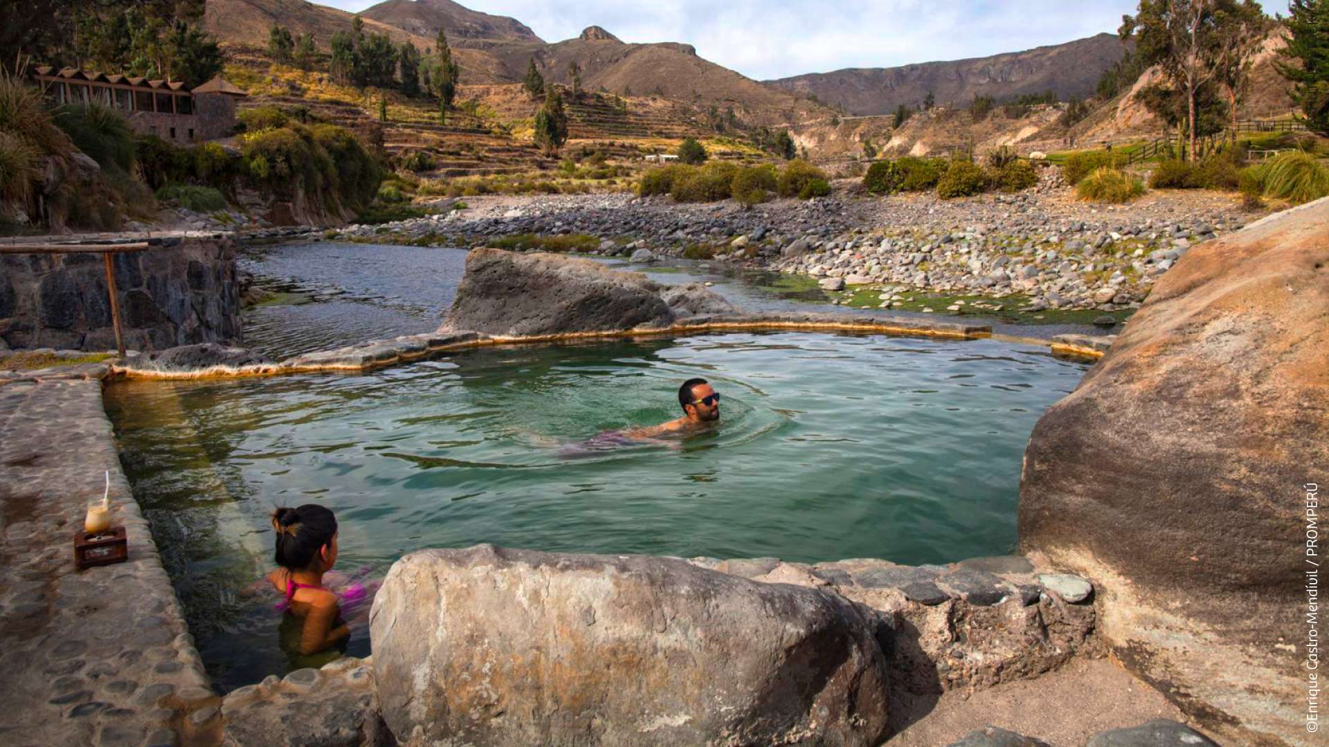 Disfrutando de baños termales en el Valle de Colca, Arequipa.