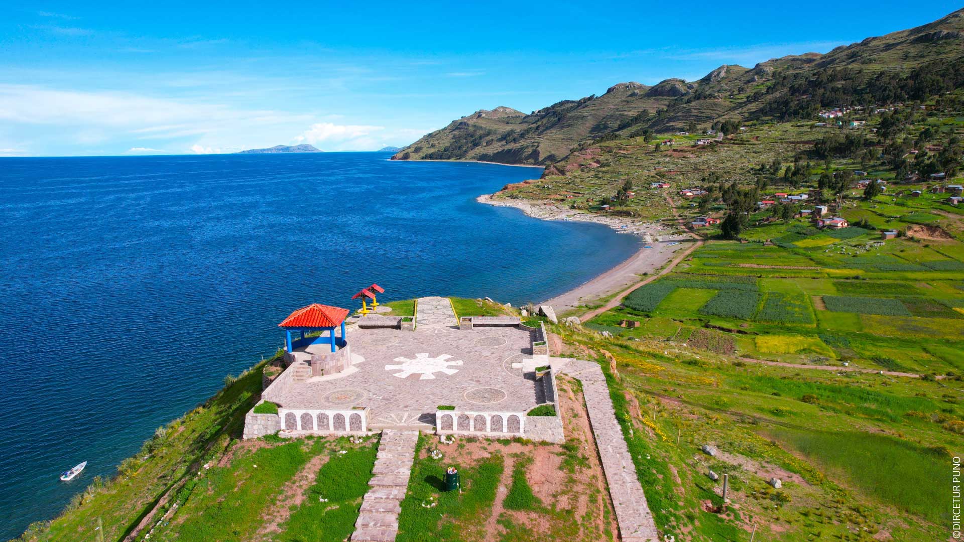 Escallani, comunidad rural a orillas del Lago Titicaca