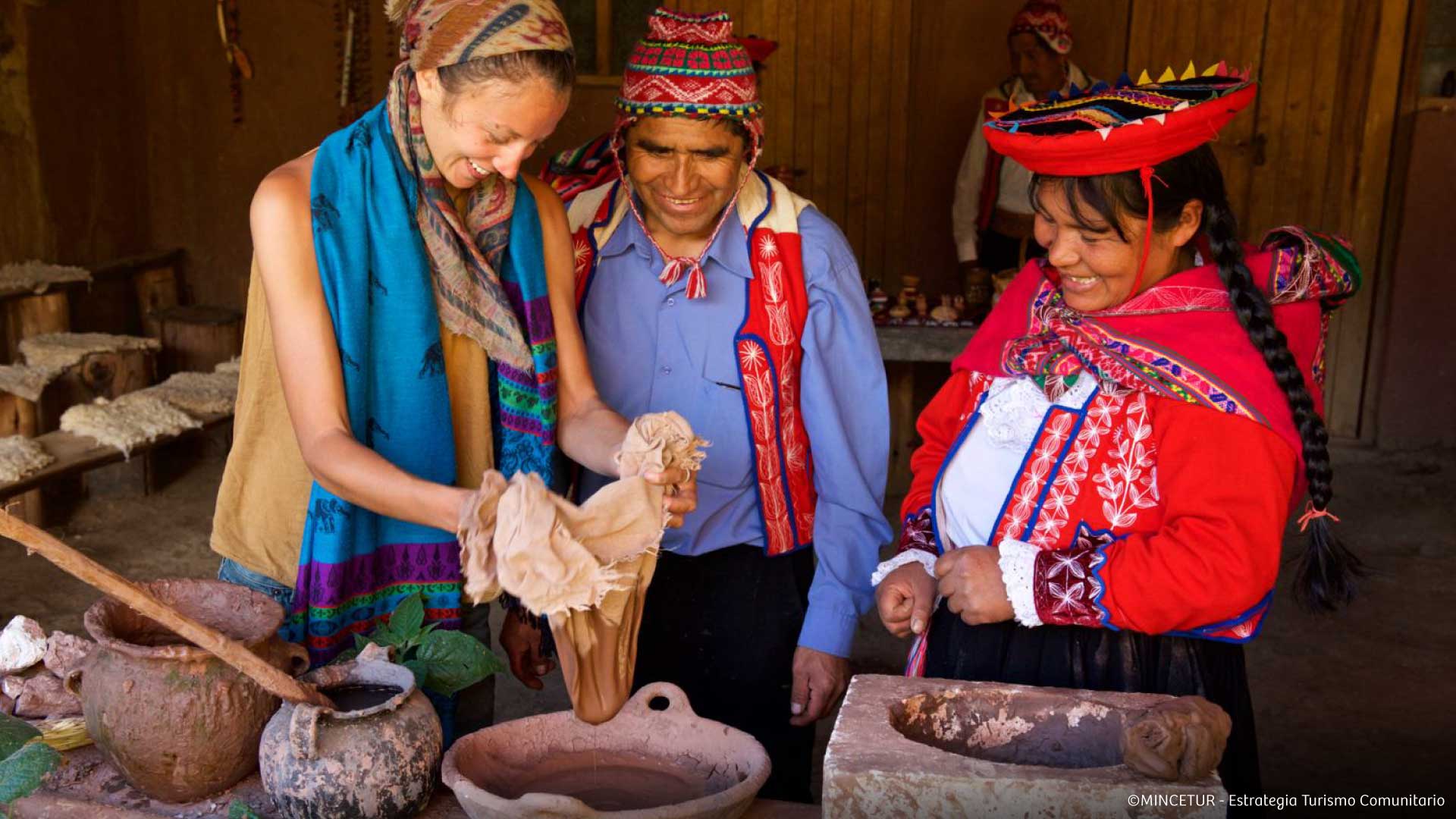 experiencia-de-turismo-comunitario-tierra-de-yachaqs-desktop