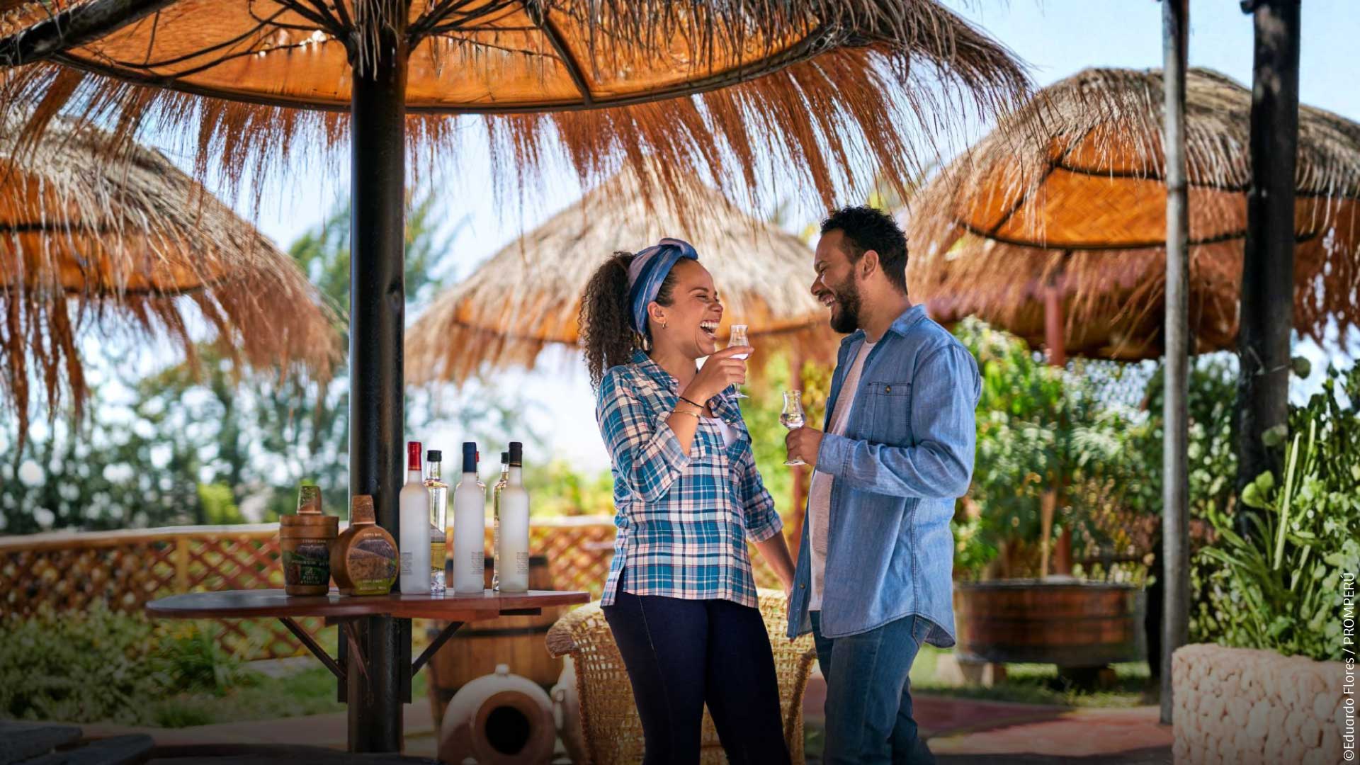 Couple enjoying the Pisco route in Ica.