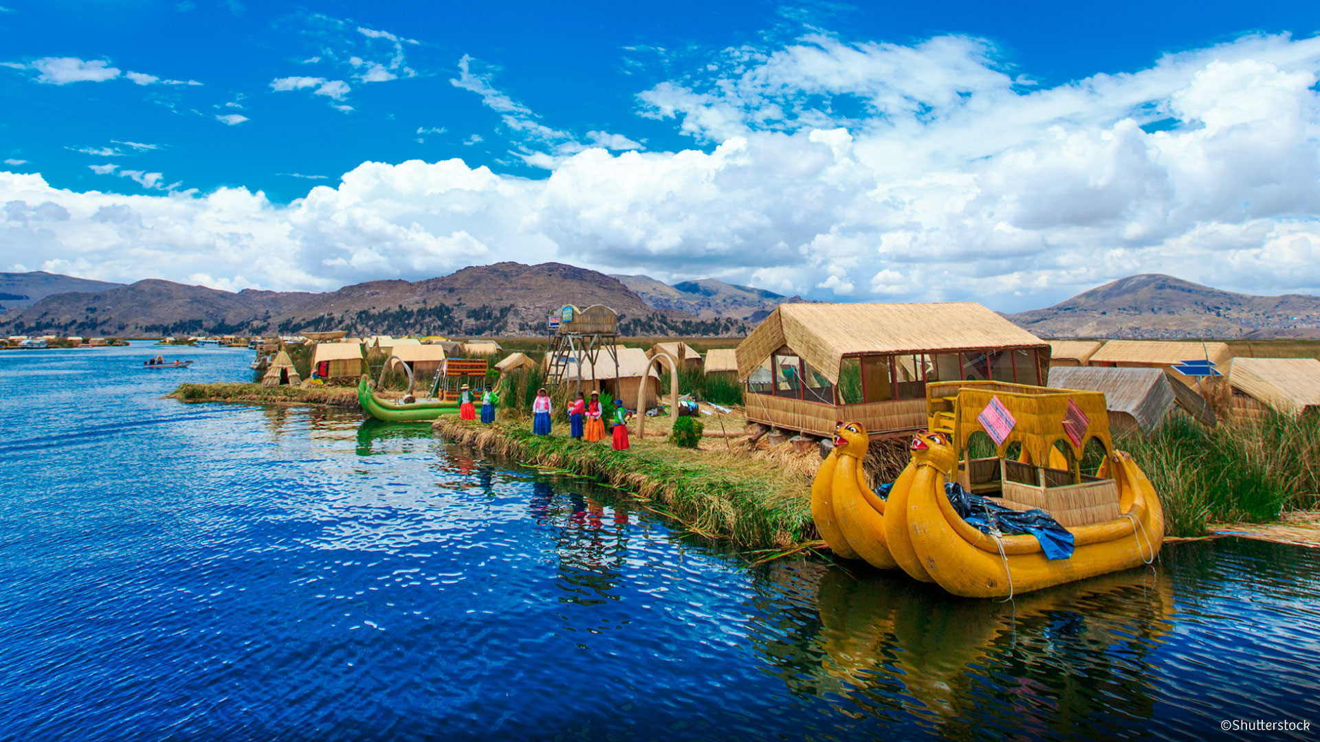 botes-de-totora-en-el-lago-titicaca-cerca-de-puno-desktop