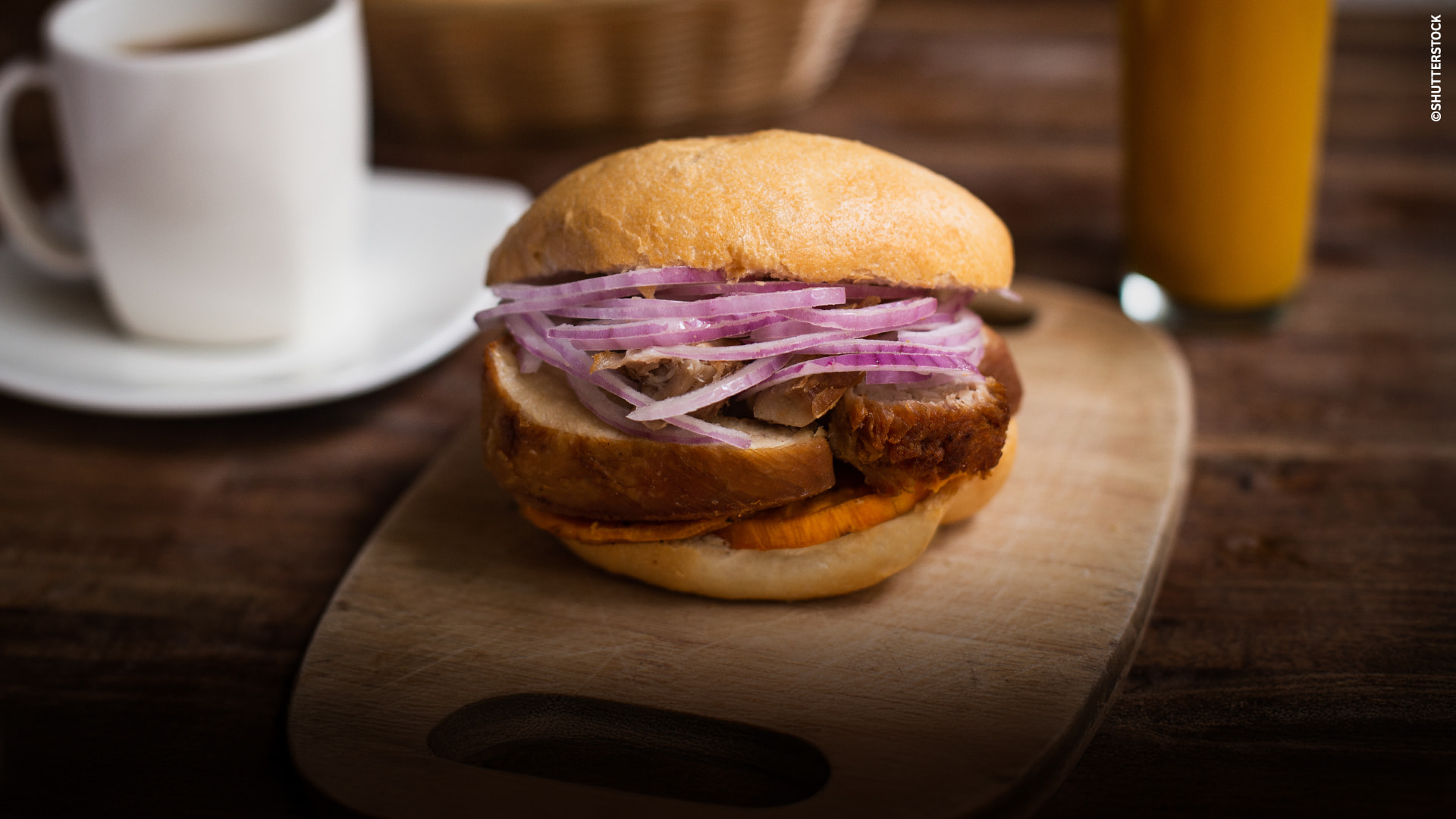 Pan con chicharrón peruano