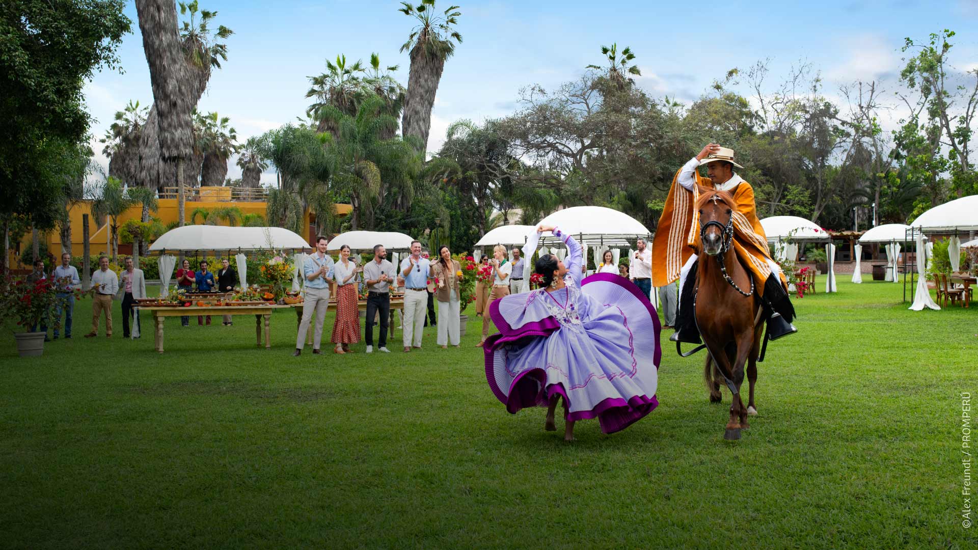 La Marinera, baile tradicional del Norte del Perú.