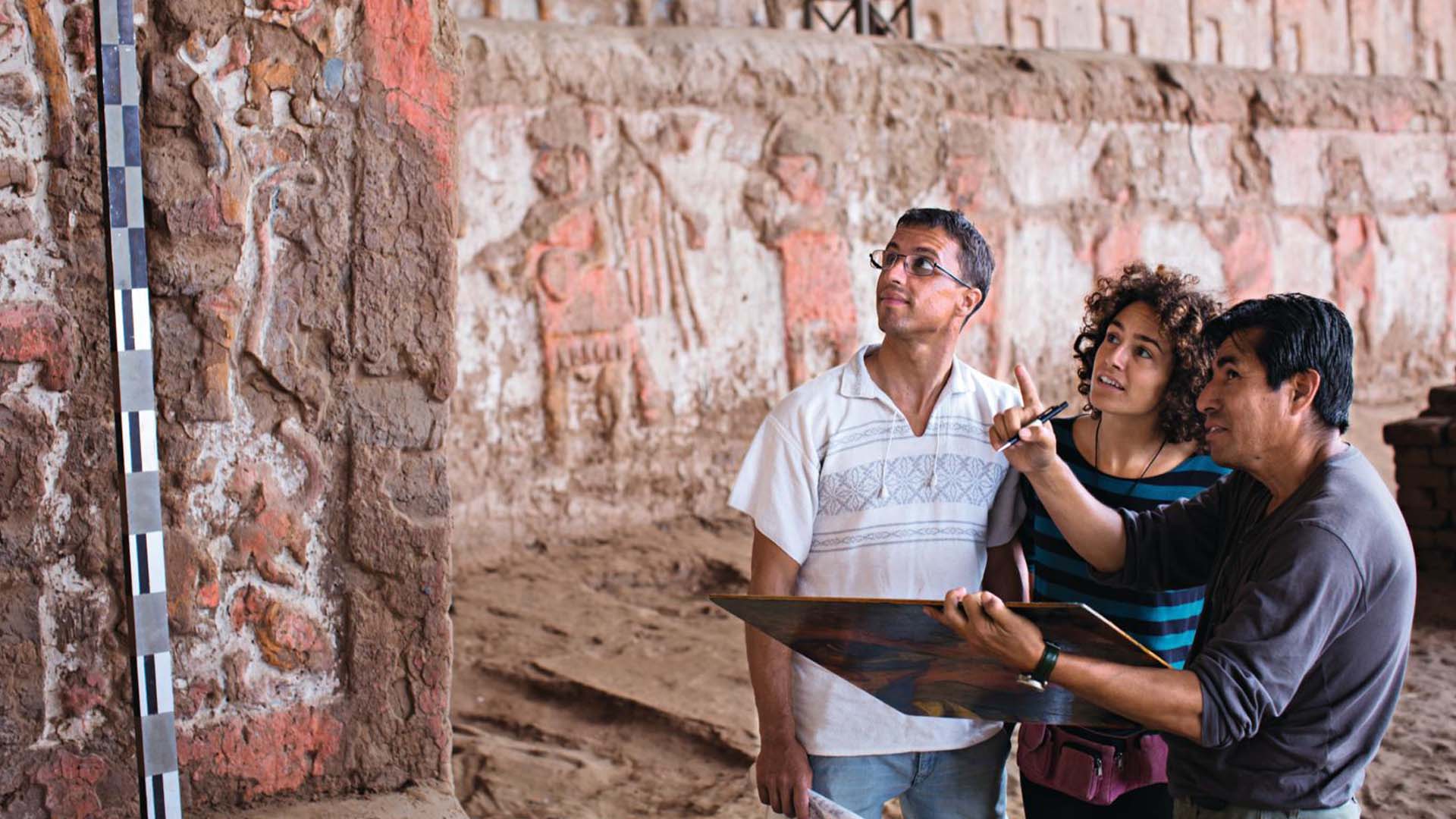 Turistas en la Huaca de la Luna, La Libertad