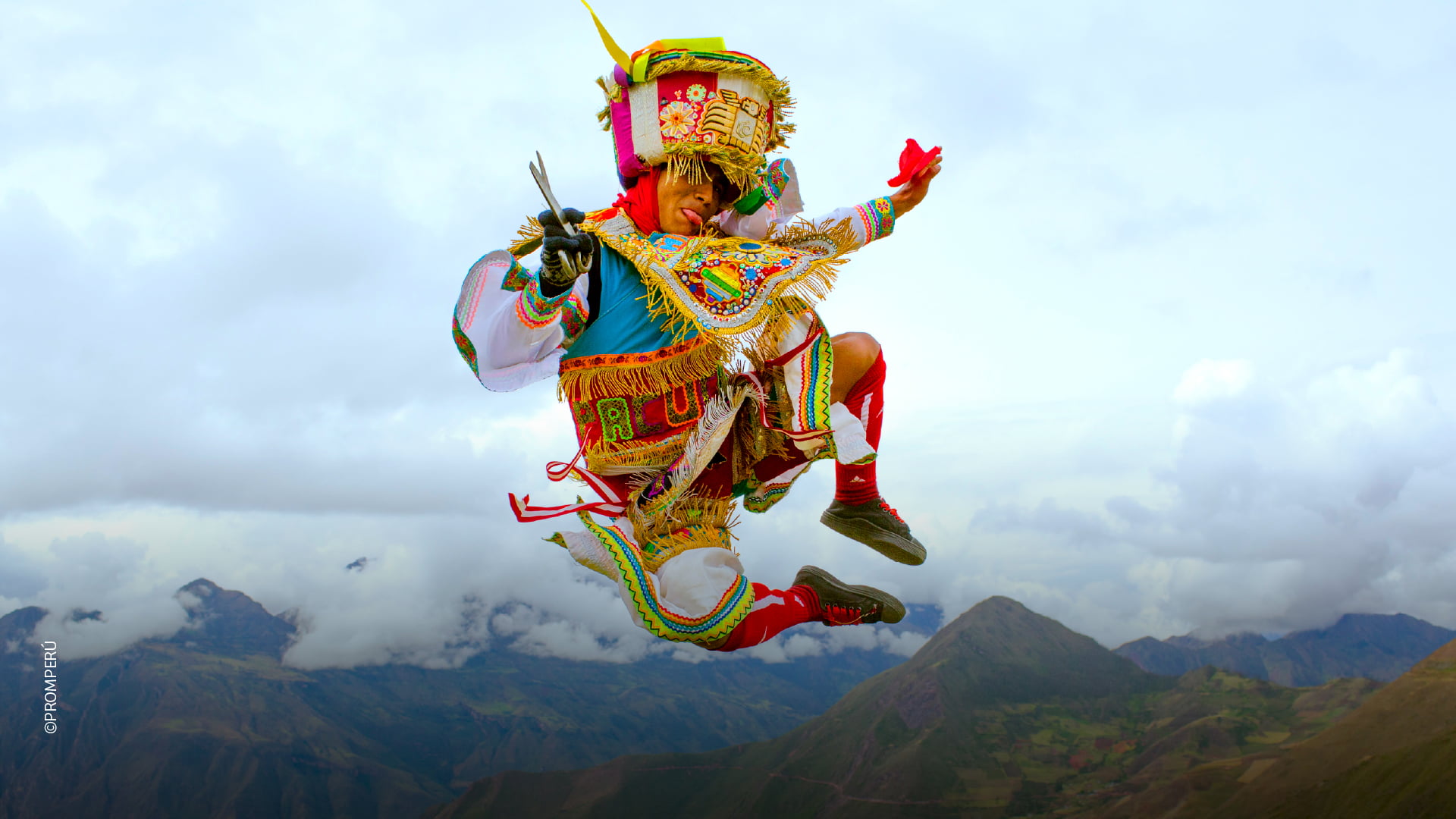 Danzante de tijeras durante la celebración del Sondor Raymi