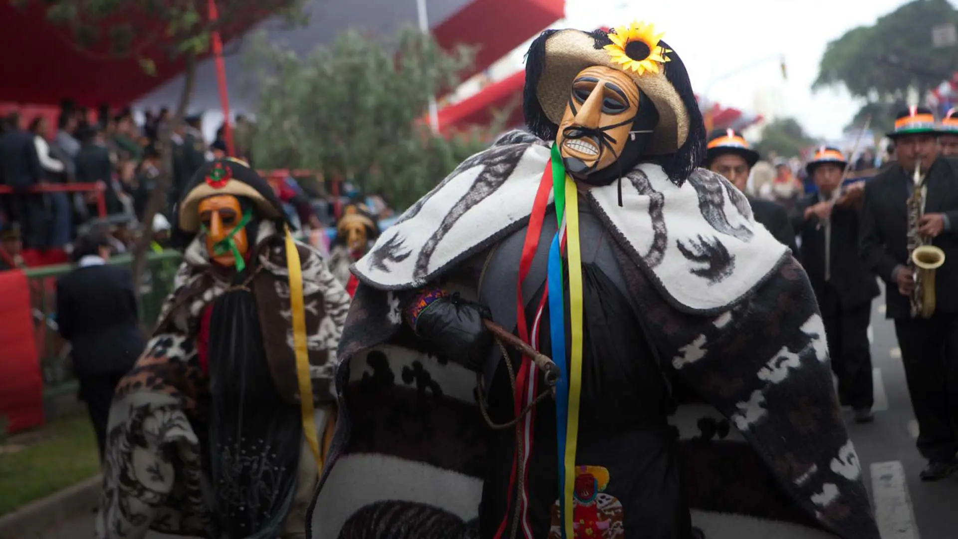 Huaconada, Pasacalle Celebra Perú