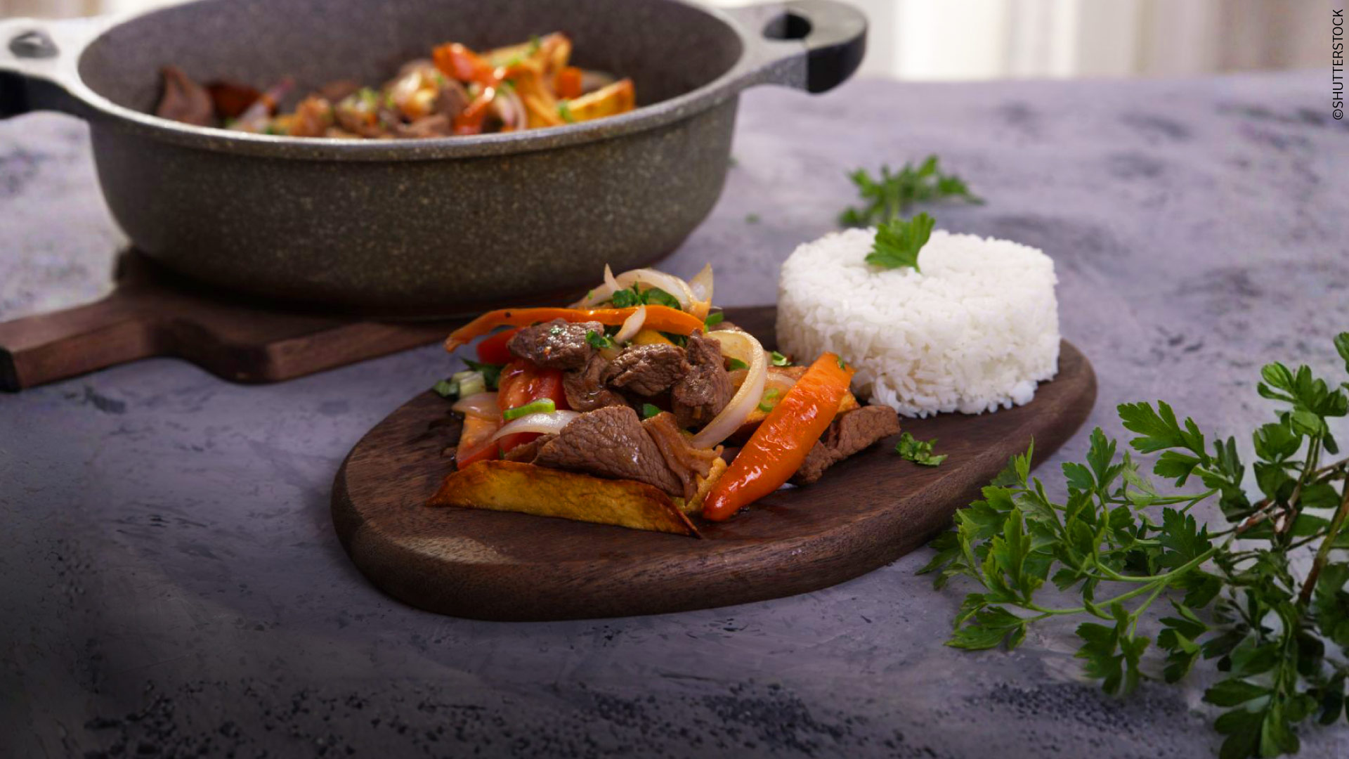 Le lomo saltado, un plat emblématique de la gastronomie péruvienne.