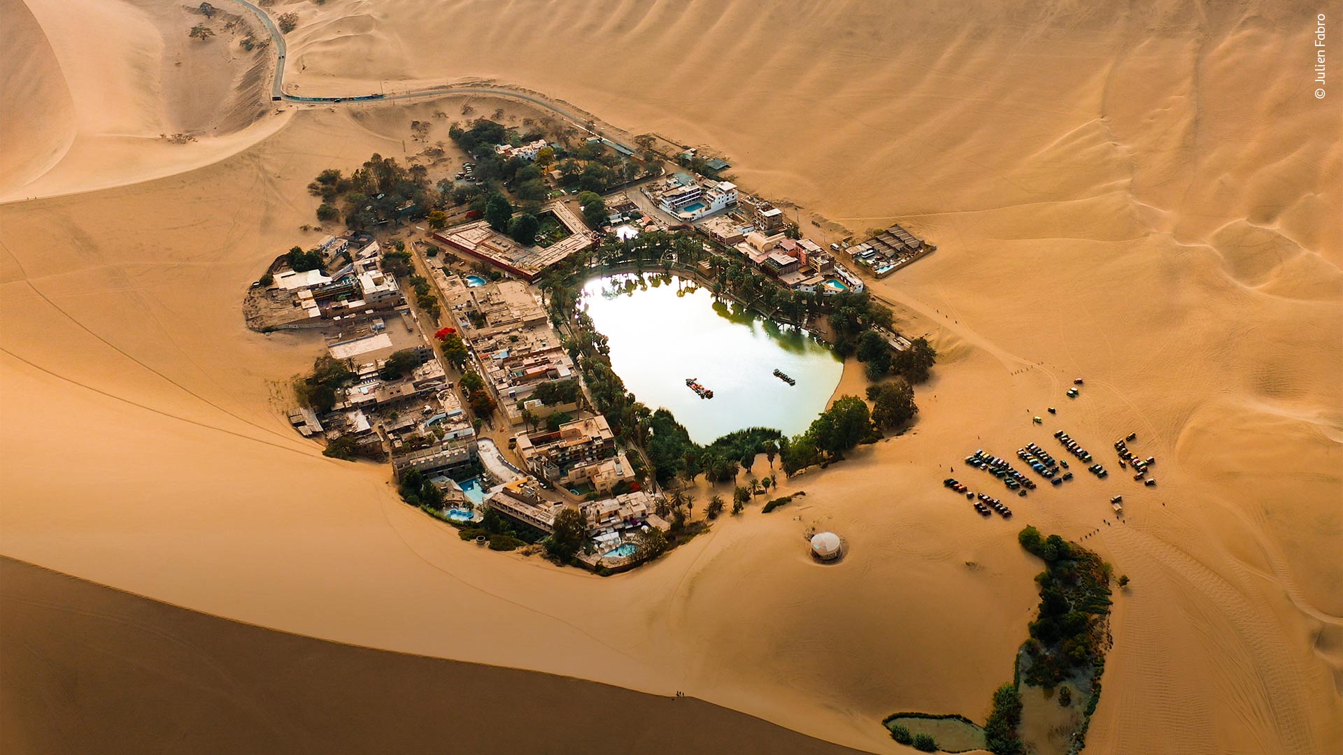 Luftaufnahme der Wüste von Huacachina