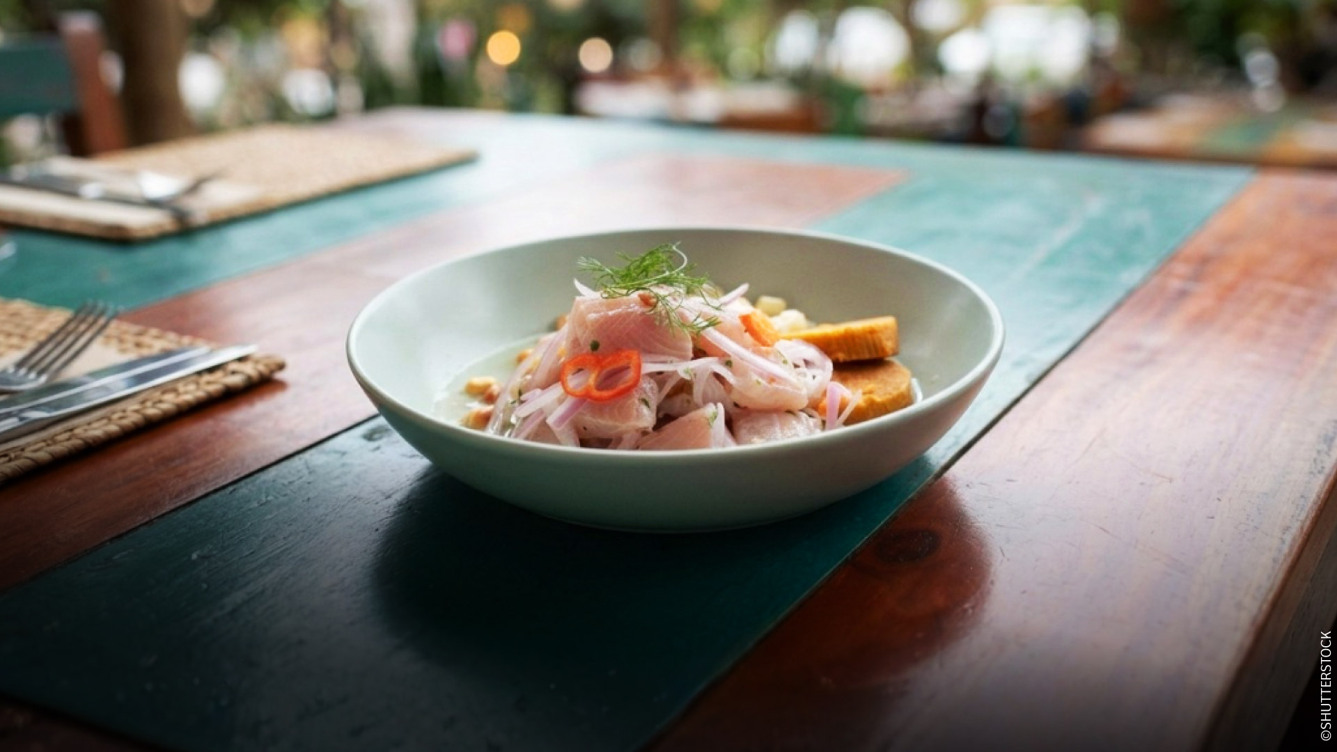 Classic dish, Peruvian Cebiche. / ©SHUTTERSTOCK