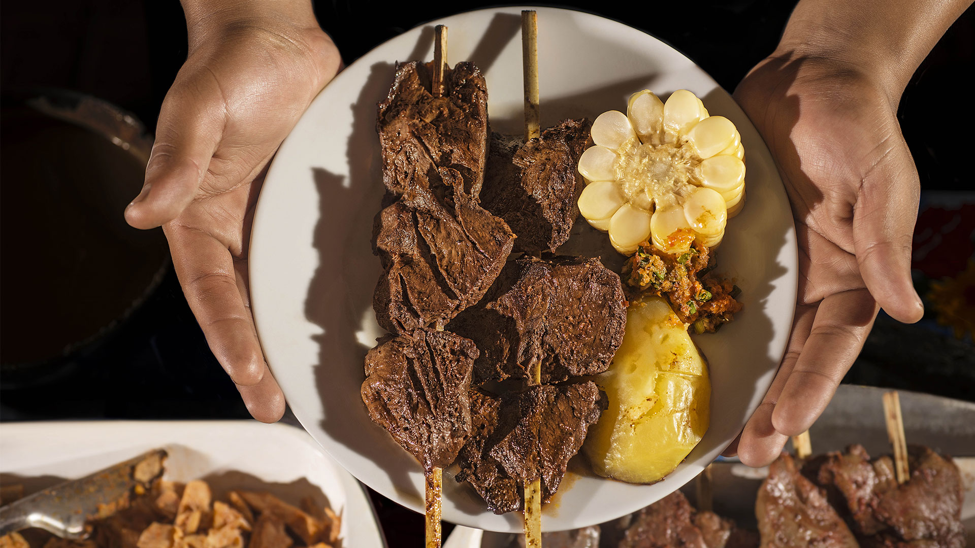 Anticuchos, popular platillo carretillero, Lima