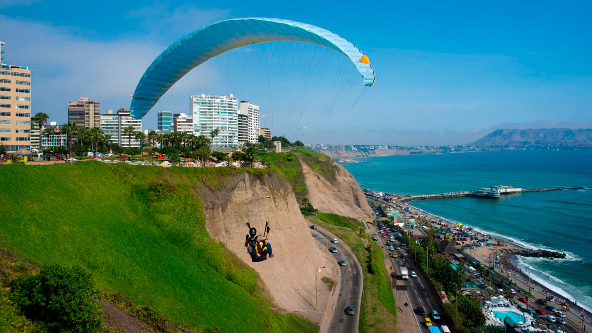 Parapente en la Costa Verde, Lima
