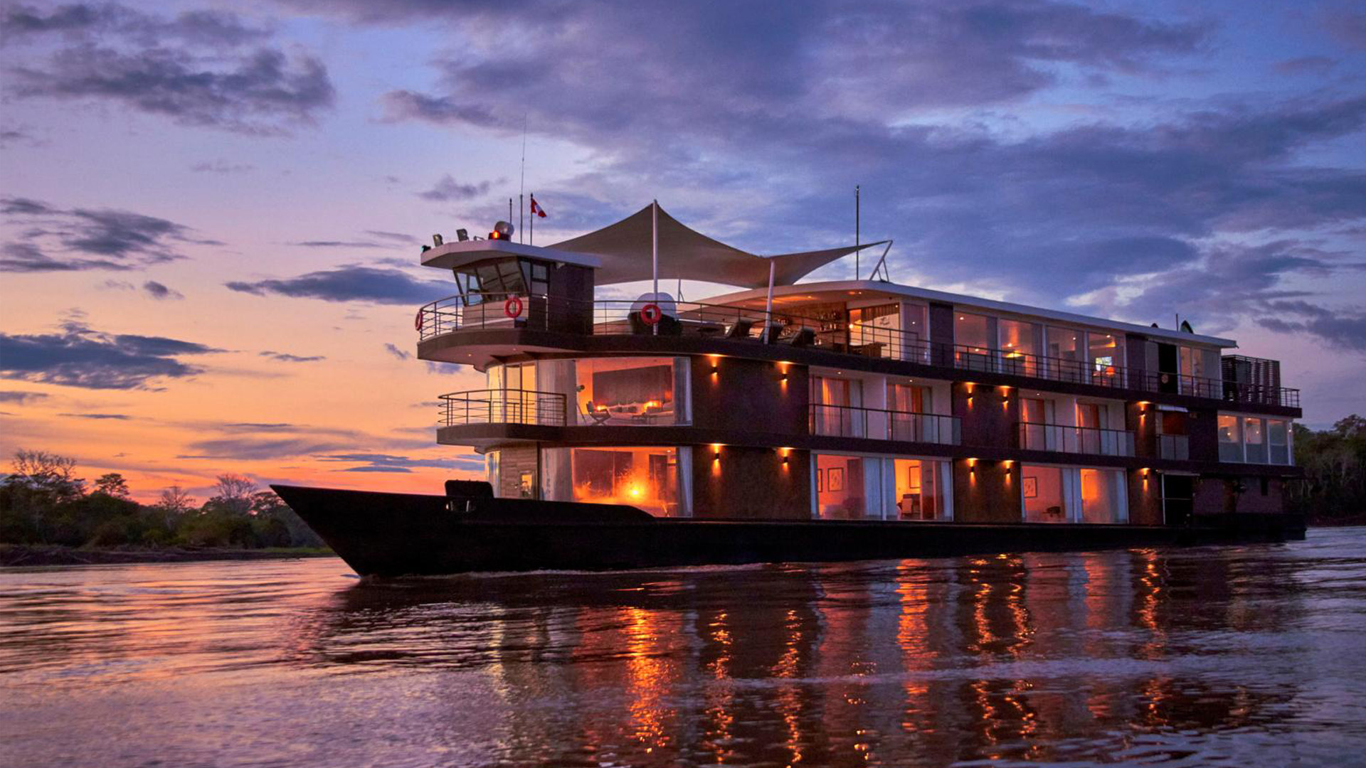 Crucero en el Río Amazonas, Iquitos, Perú