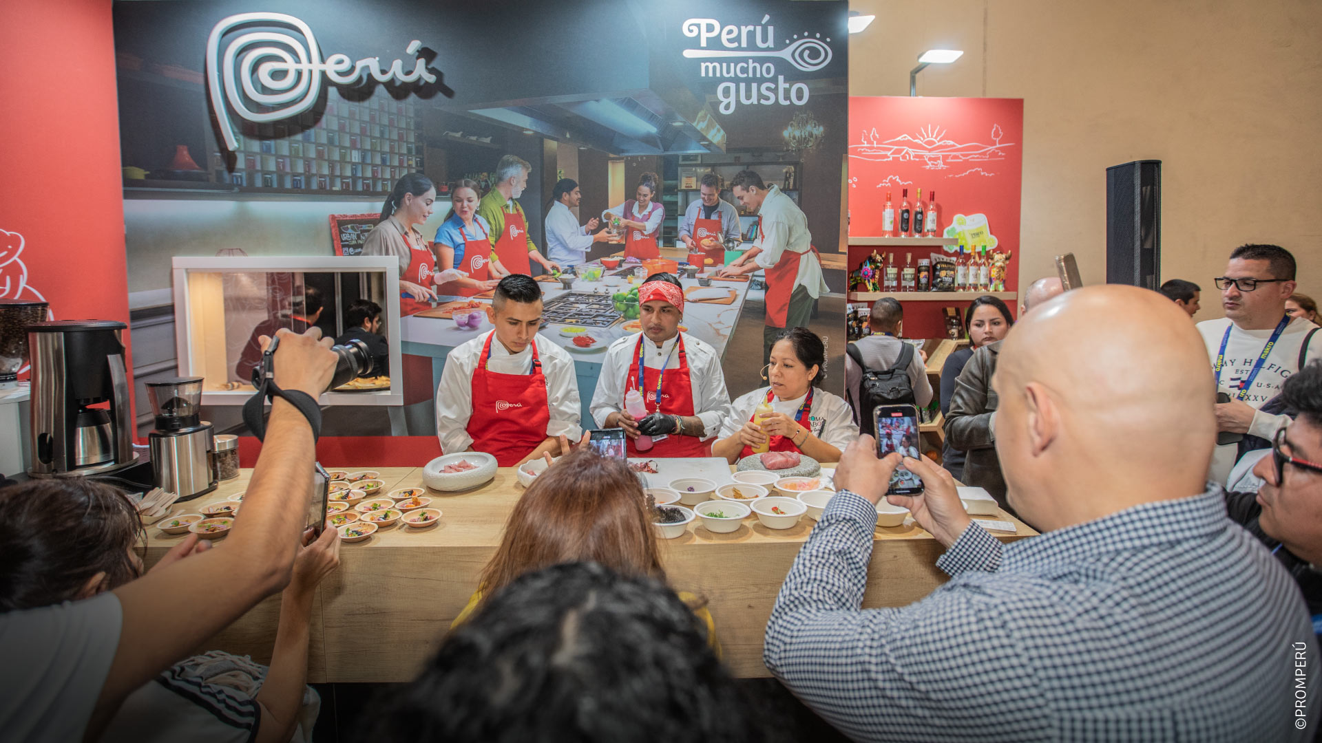Muestra y degustación de la gastronomía peruana.