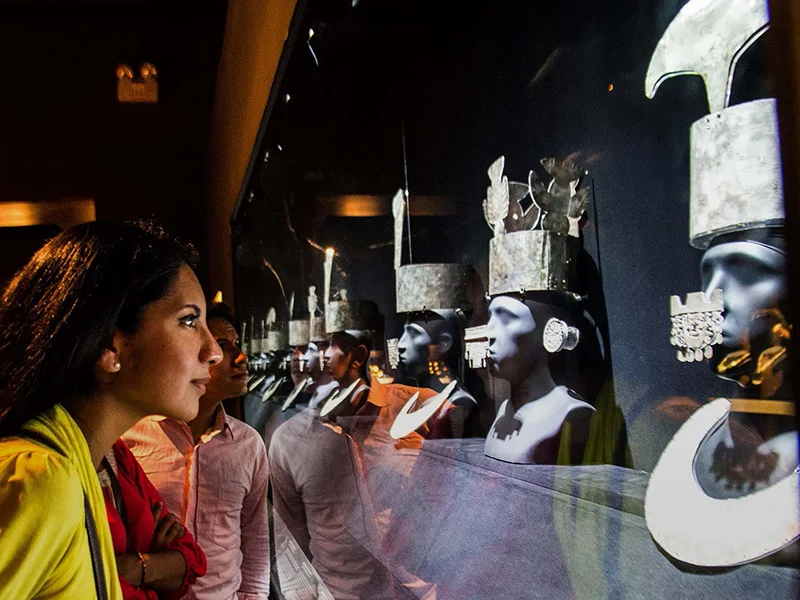 Fundado en 1926, el Museo Larco recorre más de 5,000 años de historia del antiguo Perú a través de una extraordinaria colección.